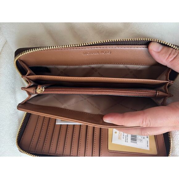 Michael Kors Wallet - NWT - Picture 4 of 4
